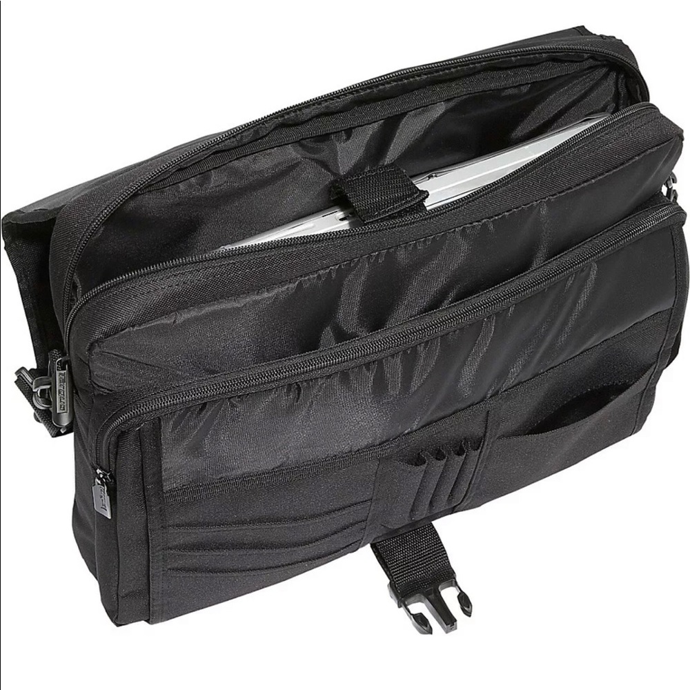 Targus 15.6" Laptop Messenger - Black Messenger 💼 - Picture 2 of 8